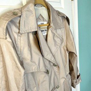 Gorgeous vintage Towne by London Fog khaki classic trench coat